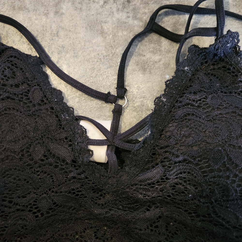 Dynamic Lace Bralet - Picture 3 of 11